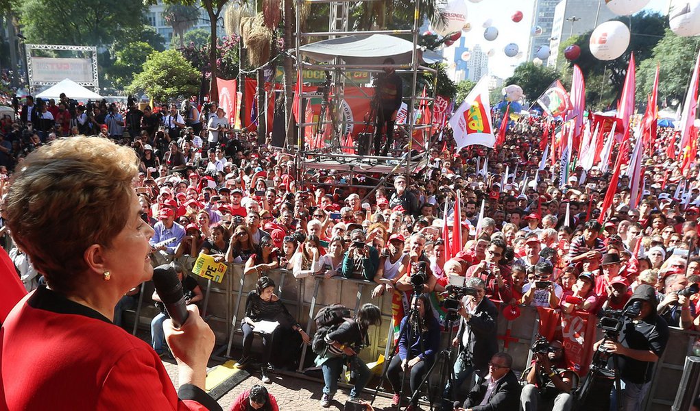 Emenda Dilma só terá chance com povo na rua