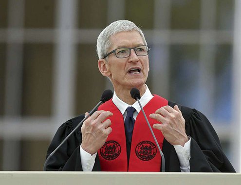 CEO da Apple diz a estudantes do MIT para temperar tecnologia com humanidade