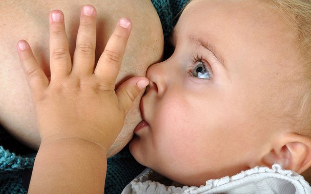 Aleitamento materno. Bom para a saúde do bebê e da mãe