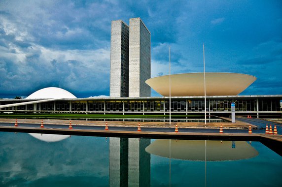 Liberdade, direitos e garantias individuais? Só através da política