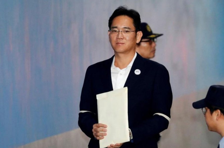 Promotores na Coreia do Sul pedem 12 anos de prisão para herdeiro da Samsung