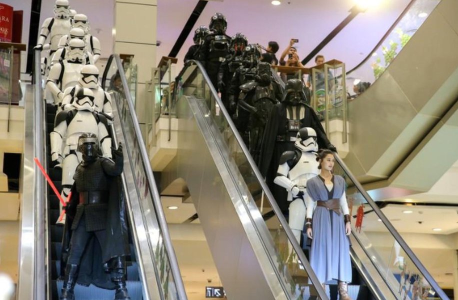 Star Wars: Filme 'Os Últimos Jedi' arrecada U$45 milhões em estreia