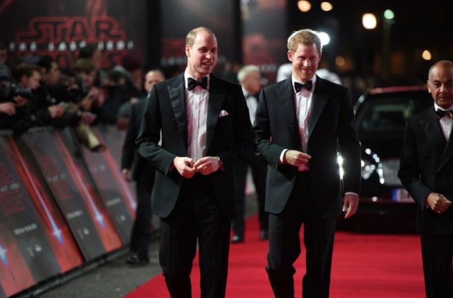 Príncipes britânicos se unem a cavaleiros Jedi em estreia de novo 'Star Wars' em Londres