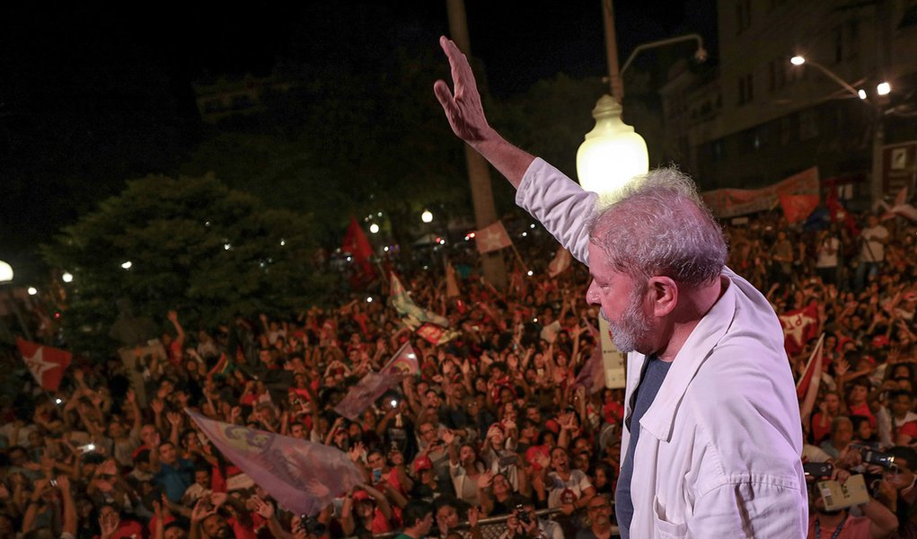 Globo diz que prisão de Lula não abala o País