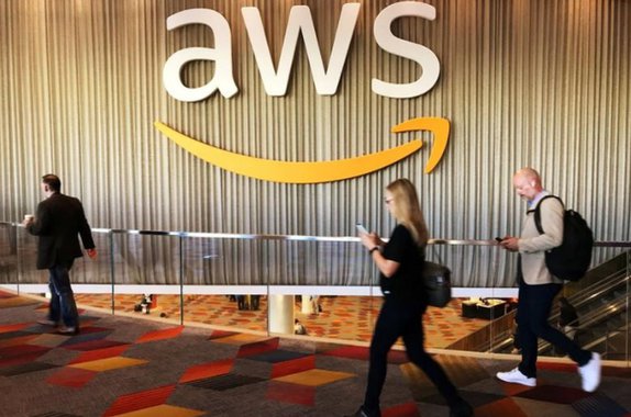 Queda das ações do Facebook coloca investidores da Amazon em alerta