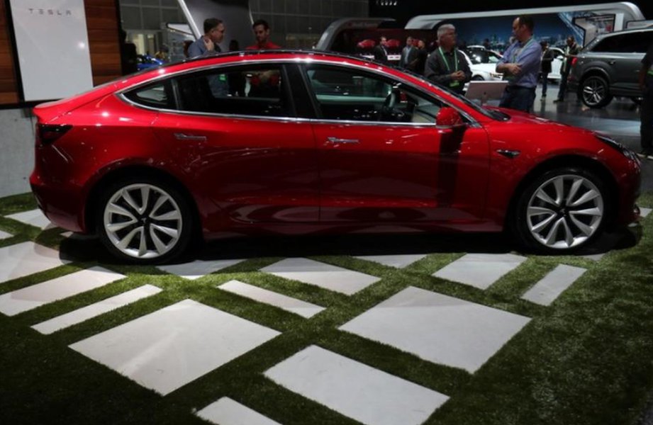 Alemanha exclui Tesla de lista de subsídios por considerar veículos caros demais