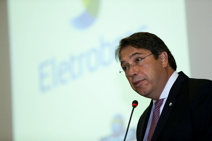 Governo quer privatizar Eletrobras no período eleitoral