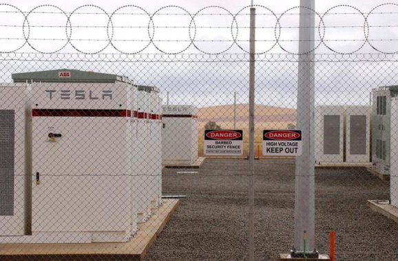 Tesla liga bateria gigante para apoiar rede elétrica da Austrália