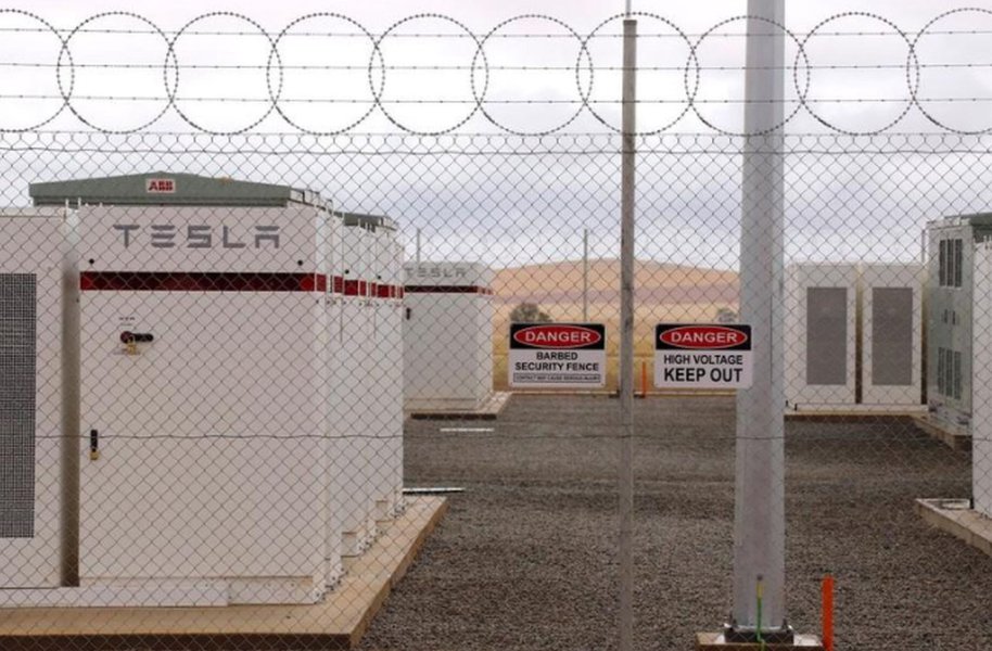 Tesla liga bateria gigante para apoiar rede elétrica da Austrália