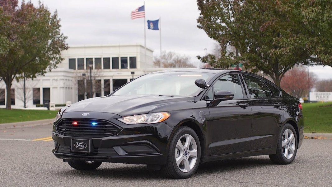Ford apresenta o primeiro veículo híbrido plug-in, sem gasolina