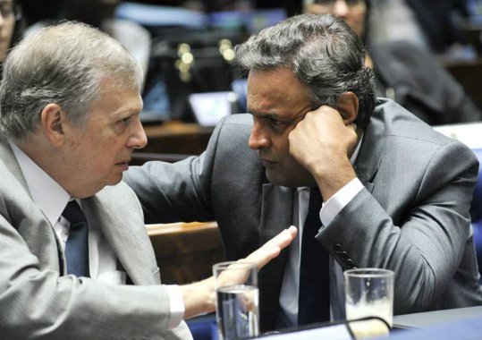 Aécio amplia crise e tira Tasso do comando do PSDB