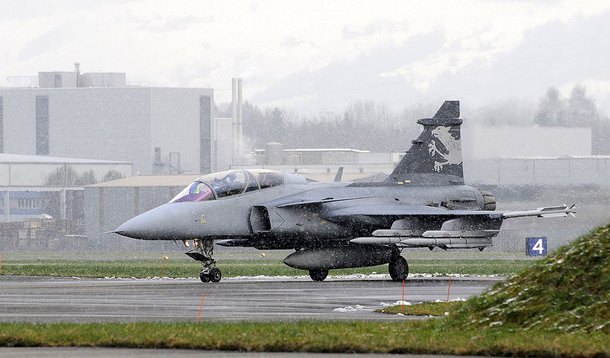 Negócio entre Boeing e Embraer pode atrapalhar caça da FAB