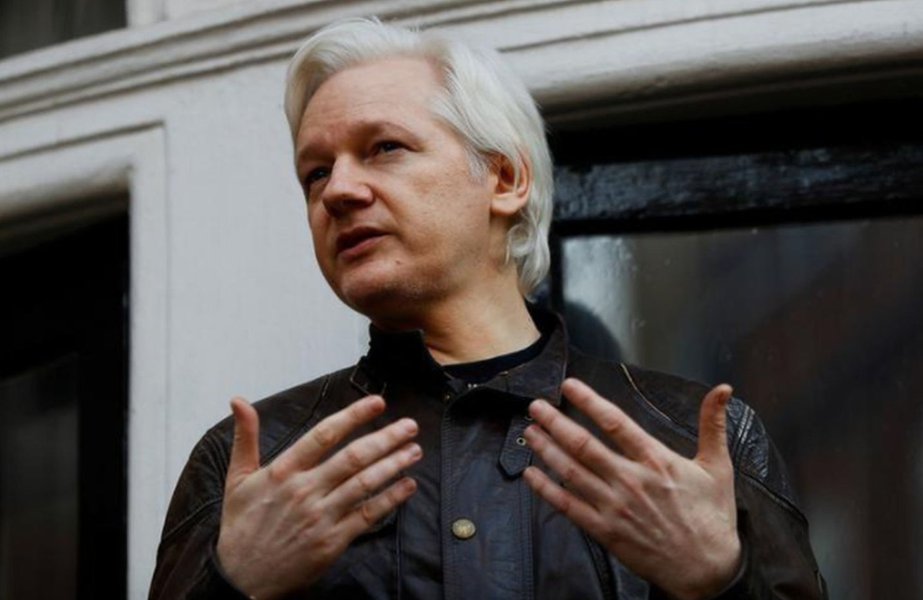 Equipe de Assange espera que Reino Unido possa declará-lo persona non grata