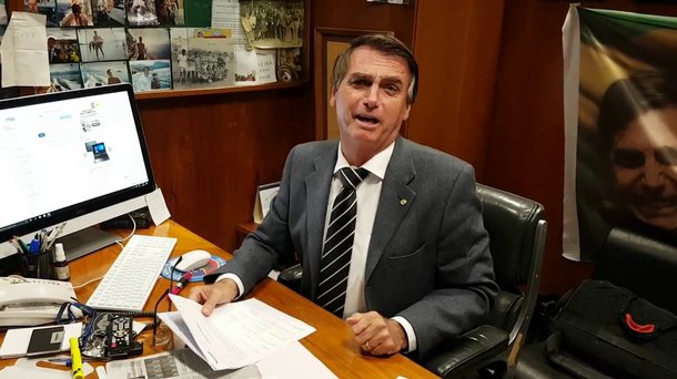 Folha vê Bolsonaro como megalômano