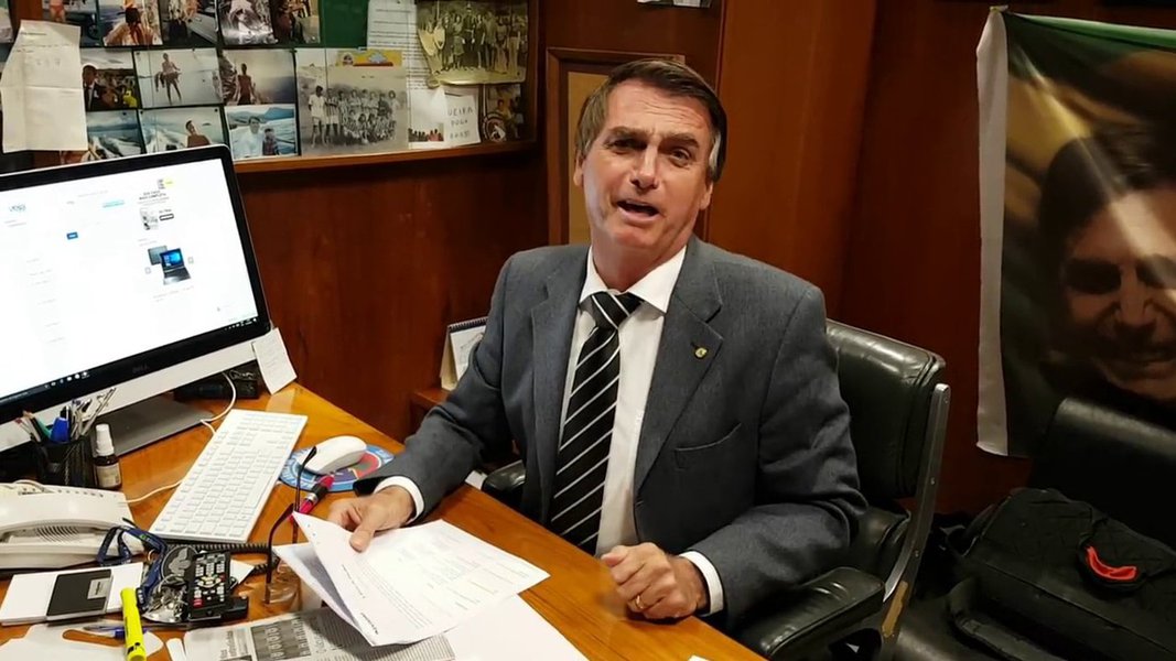 Folha vê Bolsonaro como megalômano