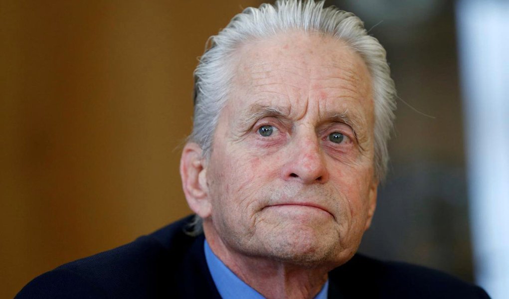 Ator Michael Douglas é acusado de assédio sexual na década de 1980
