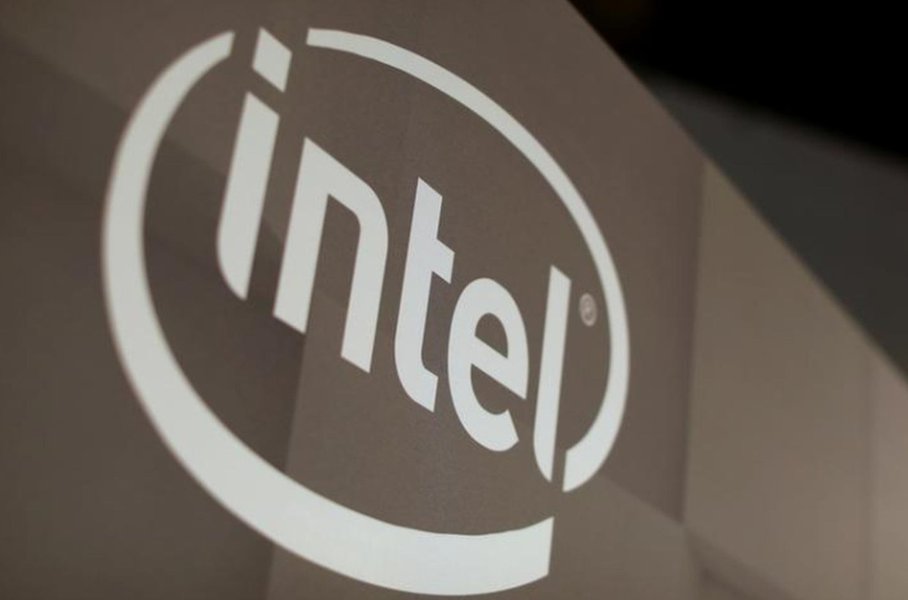 Intel planeja série de atualizações para se distanciar da AMD em processamento de dados