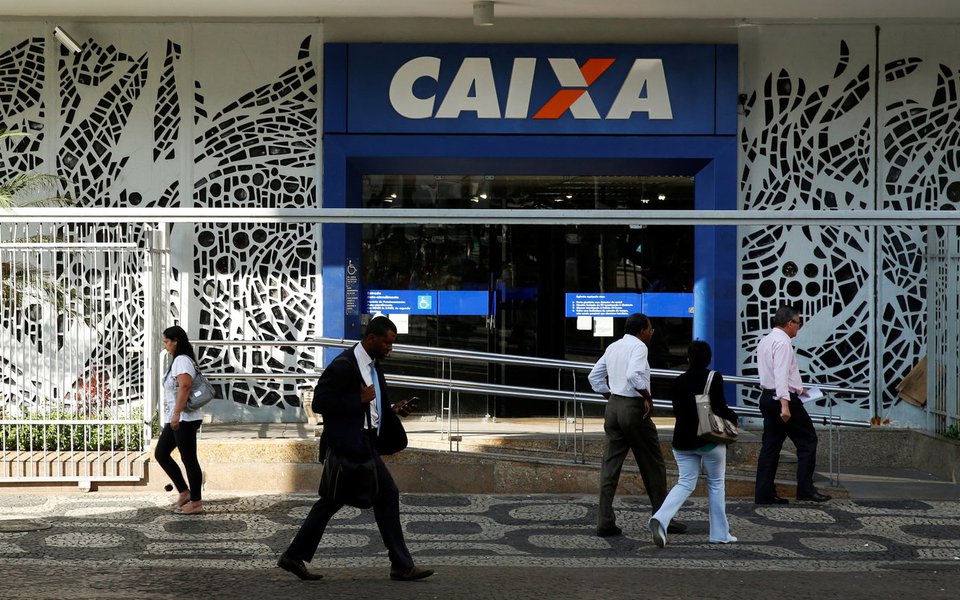 Governo comemora lucro da Caixa, resultado de menos crédito e mais juros