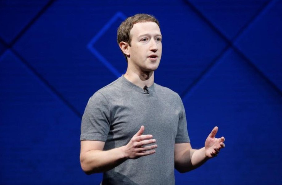 Manifestantes muçulmanos na Indonésia acusam Facebook de discriminação