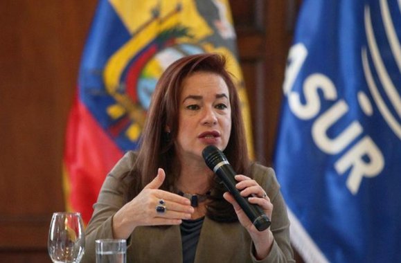 Equador concede cidadania a Assange e busca solução com Reino Unido