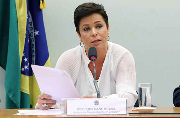 Folha pressiona STF a liberar posse de Cristiane
