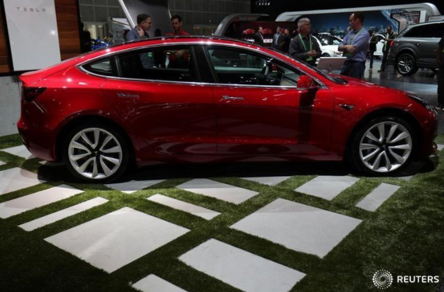 Novo atraso na produção do Model 3 eleva riscos da Tesla, mas analistas estão otimistas