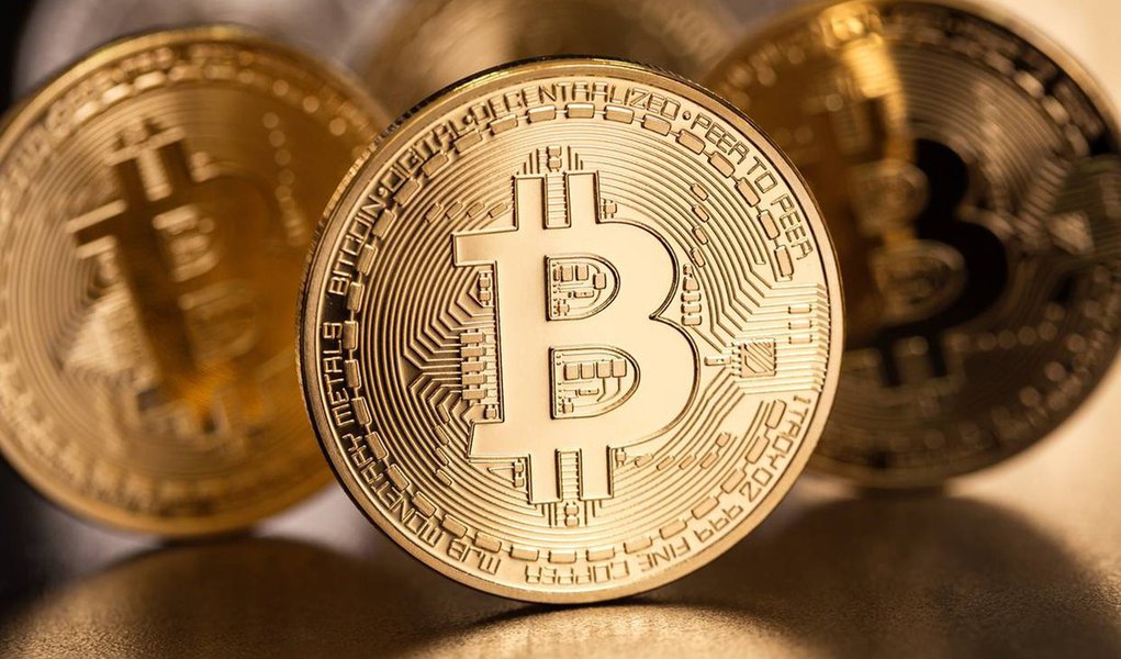 Bitcoin cai abaixo de US$6 mil; perde metade de seu valor em 2018