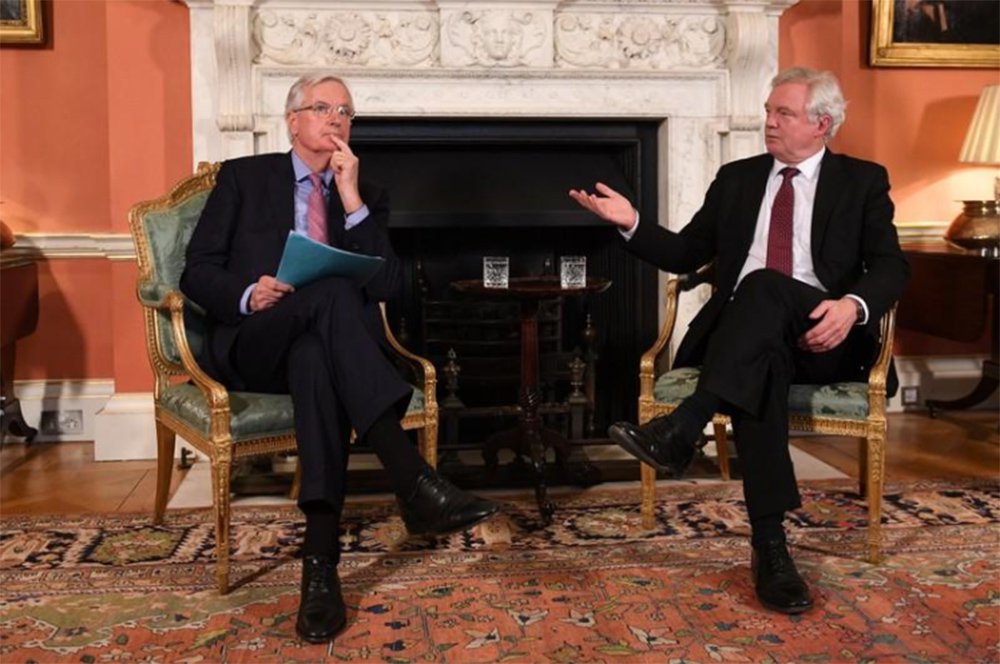 UE diz ao Reino Unido: chegou a hora de fazer escolha sobre Brexit