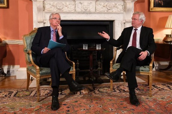 UE diz ao Reino Unido: chegou a hora de fazer escolha sobre Brexit