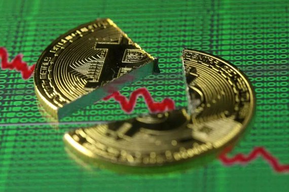 Valor de moedas digitais caiu pela metade com interesse menor
