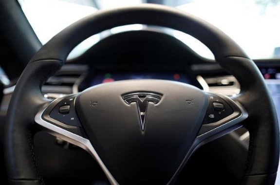 Regulador dos EUA investiga acidente envolvendo "piloto automático" da Tesla, diz fonte
