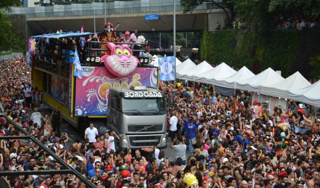 Carnaval na 23 de maio atrai mais de 1 milhão em SP