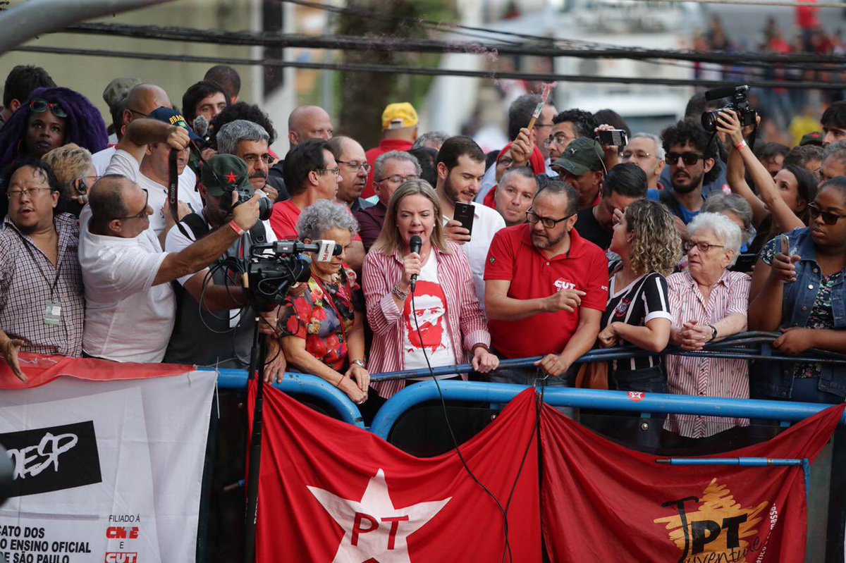 Gleisi: Lula não descumpre ordem de prisão, mas não vai a Curitiba