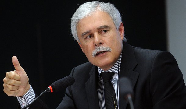 Venda da Eletrobras é um desastre para o País, diz ex-ministro
