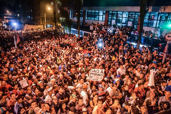 ‘Não vai prender’, gritam manifestantes em São Bernardo