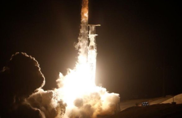 Regulador dos EUA aprova planos da SpaceX para internet por satélite