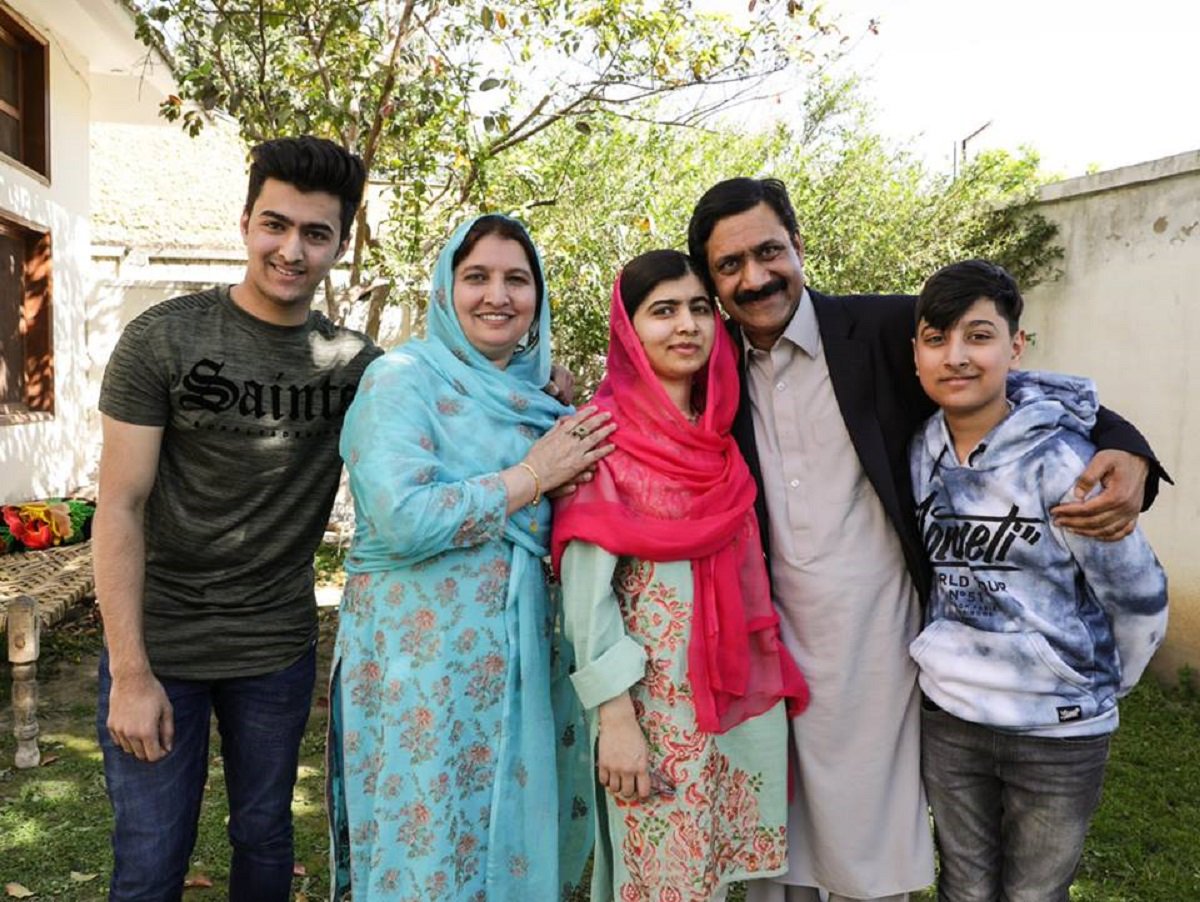 Malala, Nobel da Paz, visita cidade natal no Paquistão pela primeira vez após tiro
