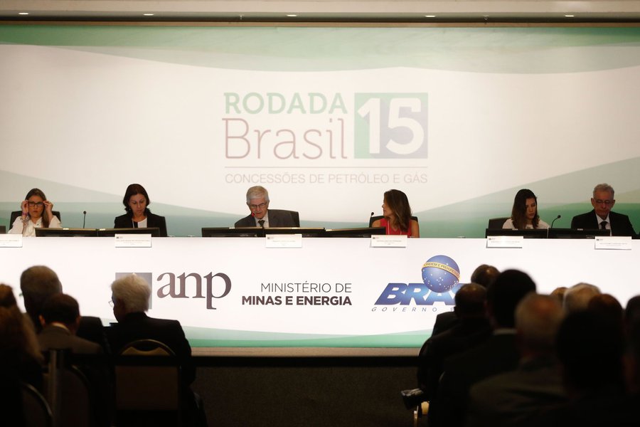 FUP: Temer entrega petróleo a R$ 0,84 o barril e ainda comemora