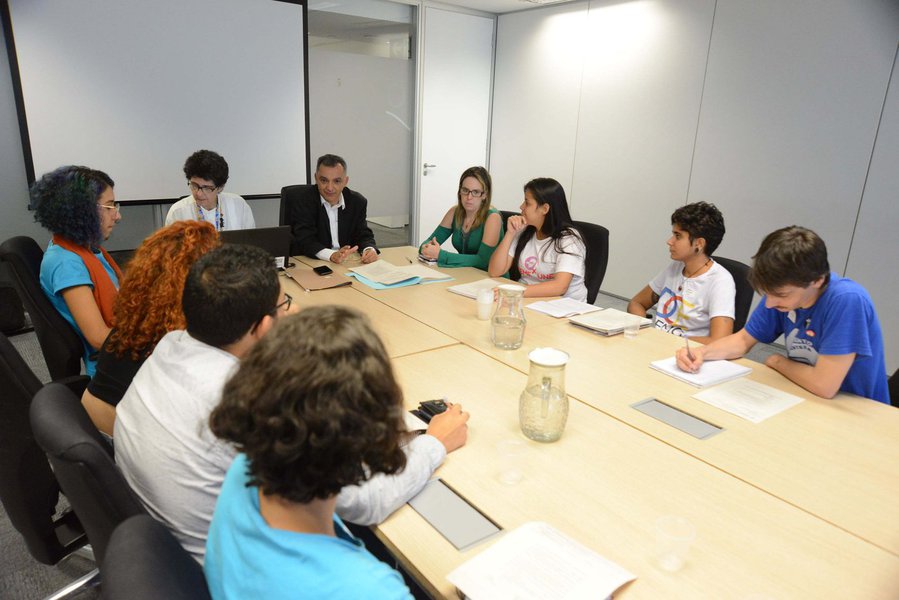 Medida beneficia universitários de baixa renda