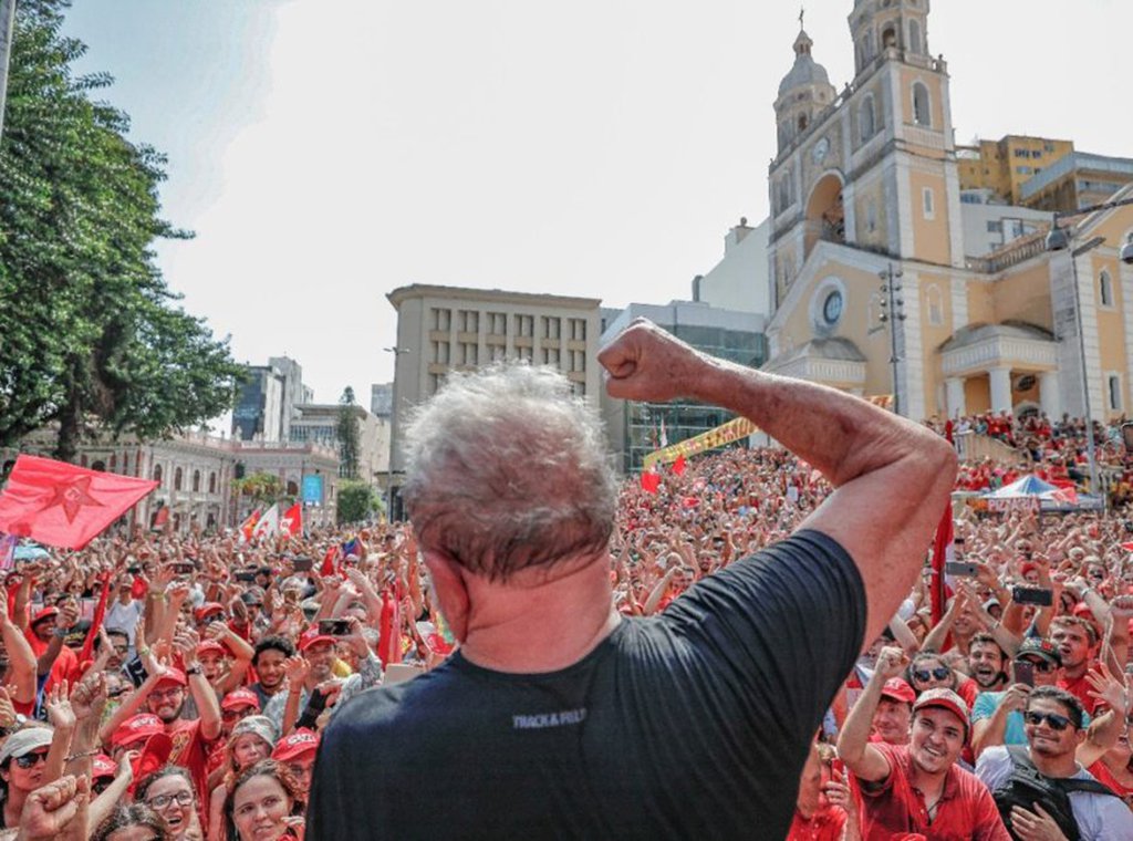 Milhares de catarinenses vão ao encontro de Lula durante Caravana no Sul