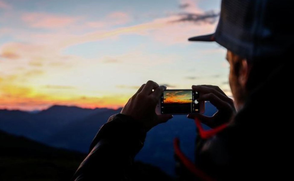 Base de telefonia móvel do Brasil recua 3% em fevereiro sobre um ano antes