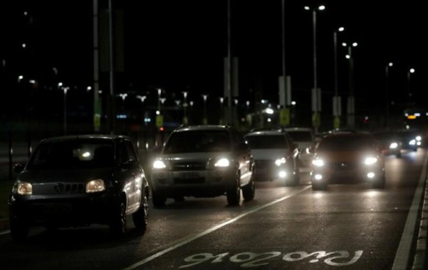 Prefeitura do Rio regulamenta e taxa apps de transporte, como Uber