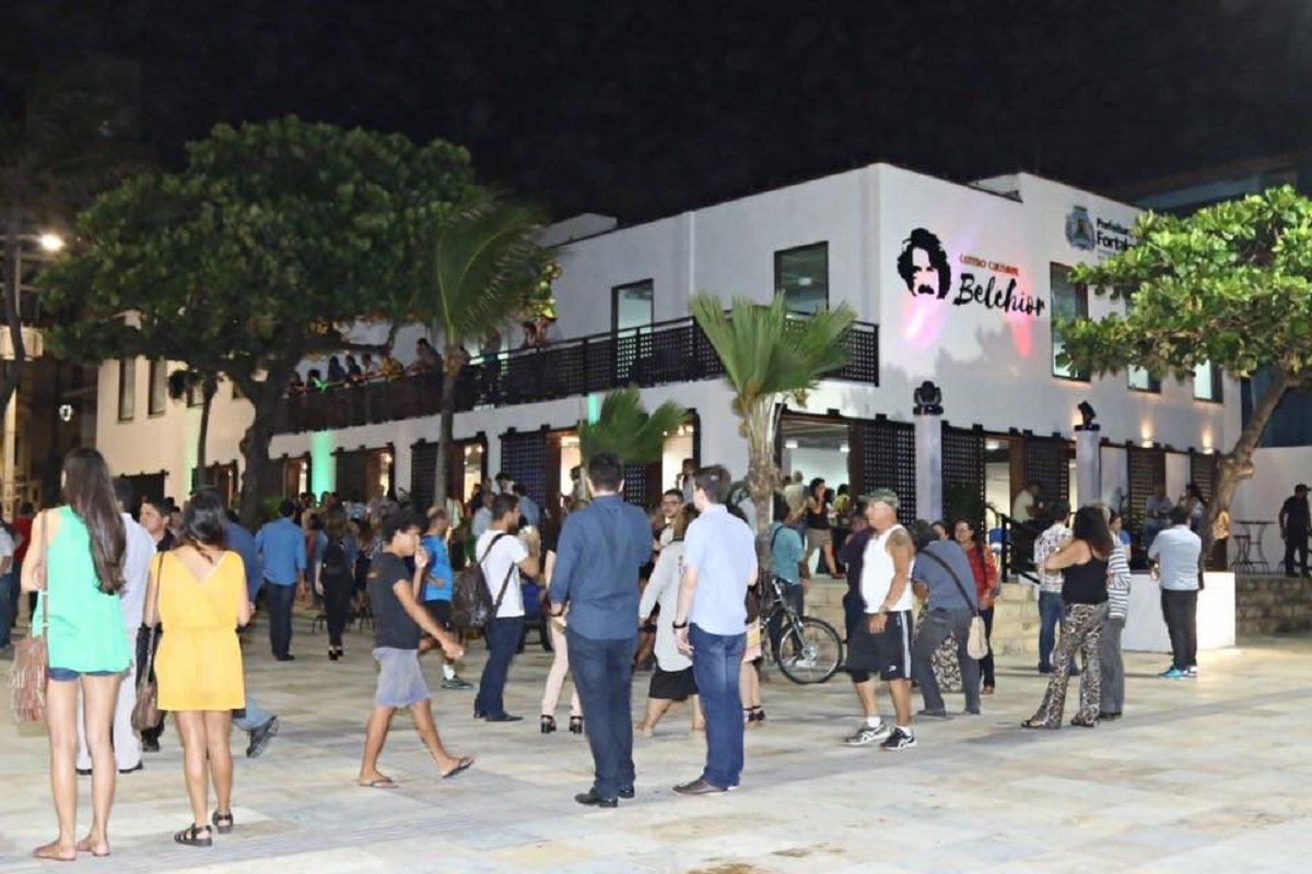 Orla da Praia de Iracema passa a contar Rede Wi-Fi gratuita