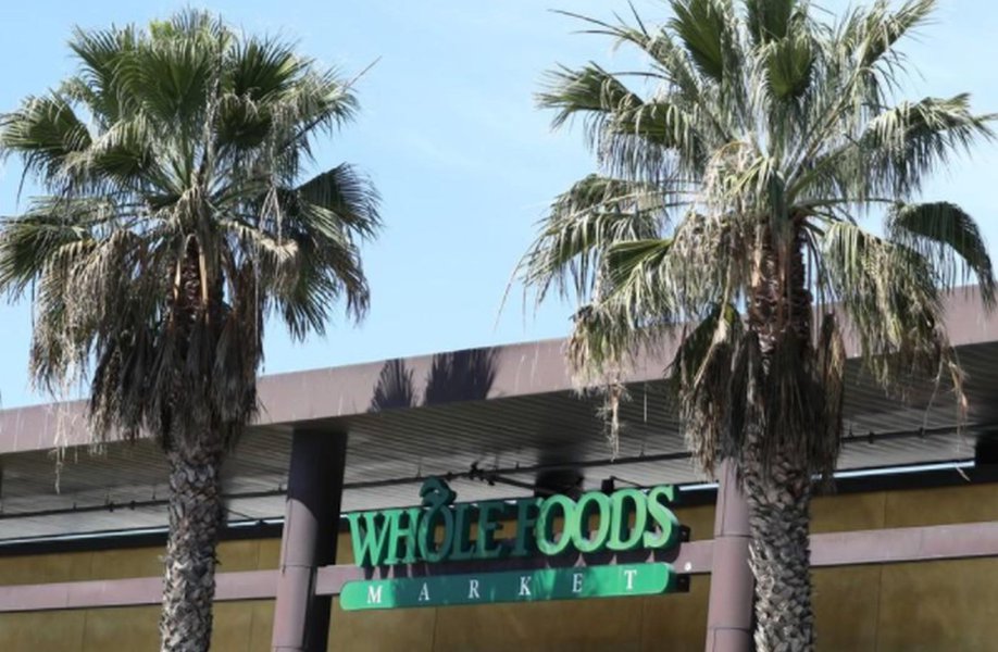 Visitas curtas sobem em lojas da Whole Foods com armários da Amazon