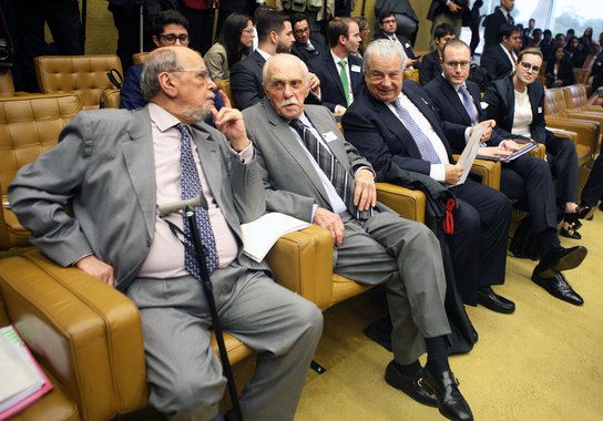 Sepúlveda denuncia a comédia apavorante do TRF