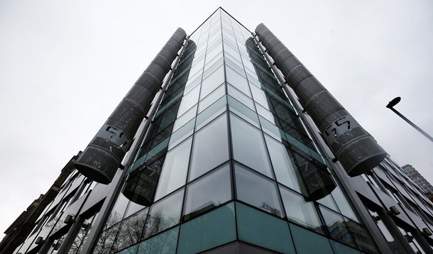 Pacote suspeito é encontrado perto de sede da Cambridge Analytica em Londres