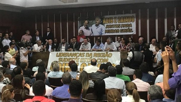 Prefeitos do MDB fazem ato de apoio a Caiado