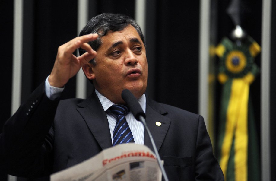 “Mais um golpe nos brasileiros”, diz Guimarães sobre venda da Eletrobras