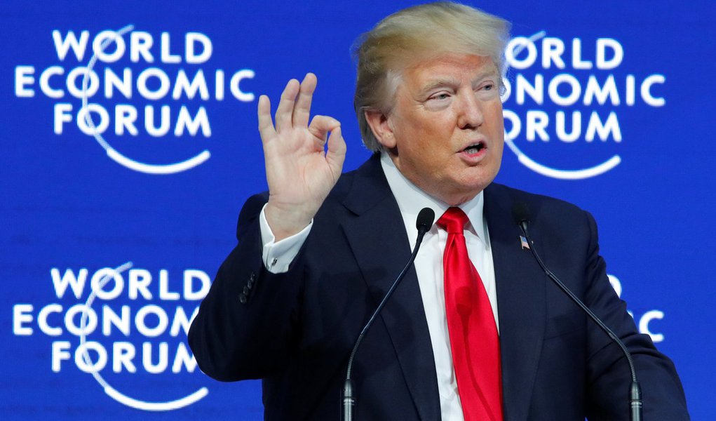 Trump diz que construção de muro com o México começará imediatamente