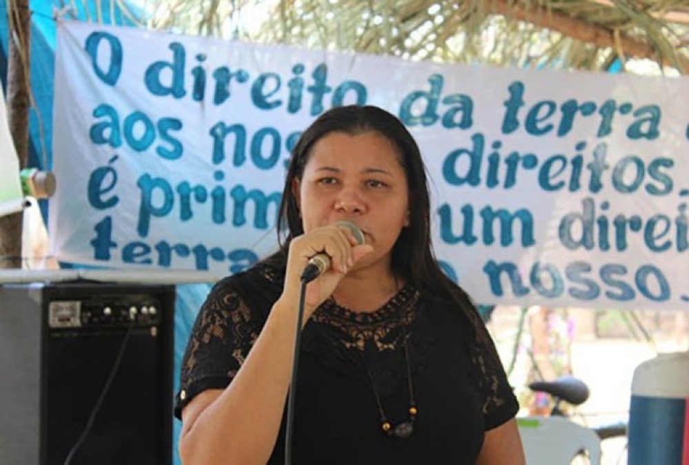 Mulher, negra e líder das quebradeiras de coco é ameaçada de morte